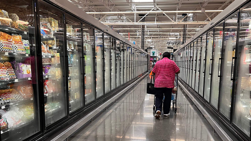 US Tariffs Spark Inflation Fears as Economy Slows 📉💸