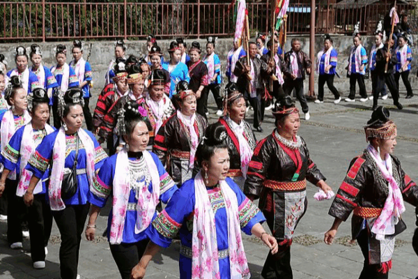 Miao People Celebrate Love at Vibrant Maoren Festival 🌸🎶 Miao People Celebrate Love at Vibrant Maoren Festival 🌸🎶