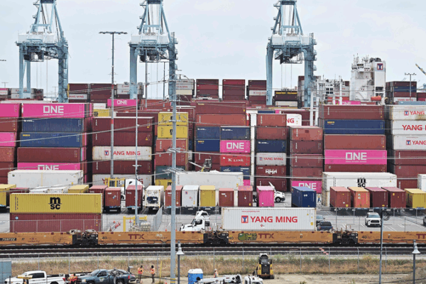 U.S. Tariffs Slam LA Port: Jobs at Risk, Prices Set to Soar 🚢⚡ U.S. Tariffs Slam LA Port: Jobs at Risk, Prices Set to Soar 🚢⚡