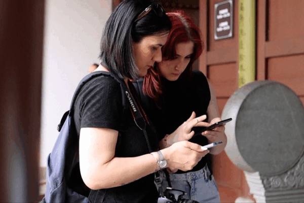 China Eases Mobile Payments for Global Travelers 🌍📱 China Eases Mobile Payments for Global Travelers 🌍📱 video poster
