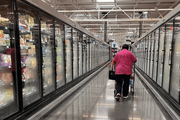 US Retail Giants Feel the Heat as Tariffs Bite 🛍️💸 US Retail Giants Feel the Heat as Tariffs Bite 🛍️💸