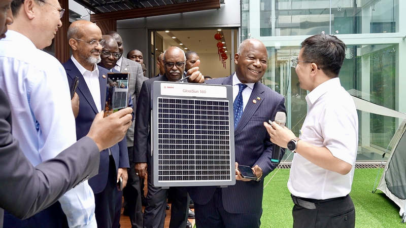 U5PSOQEJPSCNXQRT27QN - 🌍NewspaperAmigo – Your Global News Buddy 🗞️ China's Solar Power Sparks African Interest 🌞🤝🌍 video poster
