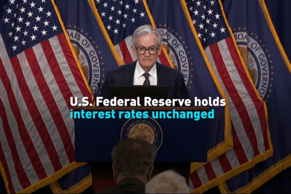 Fed Hits Pause on Rate Cuts Amid Economic Uncertainty 💸📉 Fed Hits Pause on Rate Cuts Amid Economic Uncertainty 💸📉 video poster