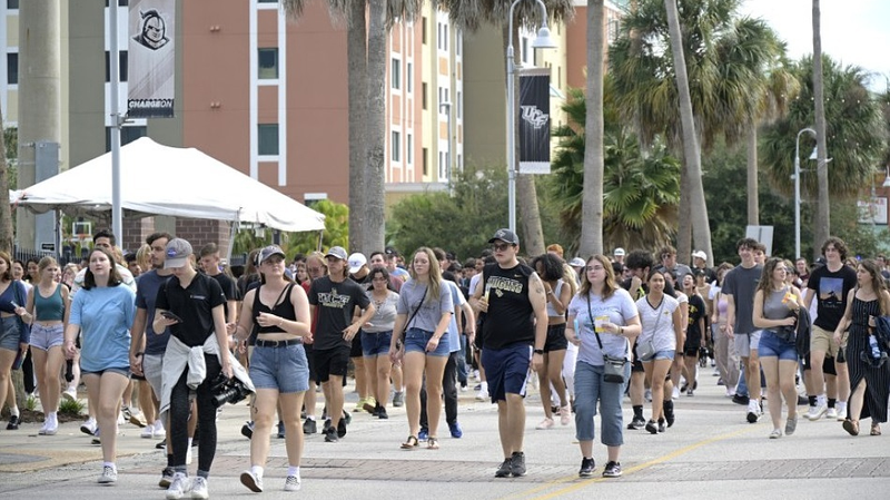 V58G1ZCEZRPGUEPFISC7 - 🌍NewspaperAmigo – Your Global News Buddy 🗞️ US Tightens Visa Rules for Chinese Students: What You Need to Know 🌏✈️