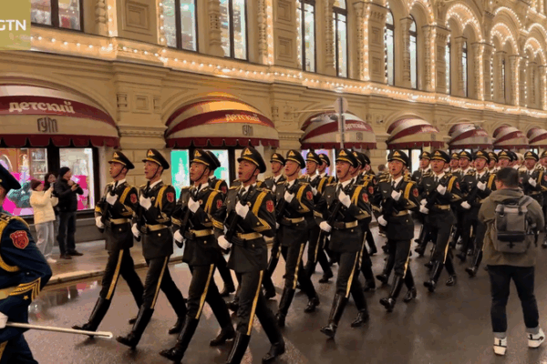🇨🇳 Chinese PLA March in Moscow for Russia’s WWII Victory Parade Rehearsal 🎖️ 🇨🇳 Chinese PLA March in Moscow for Russia's WWII Victory Parade Rehearsal 🎖️ video poster
