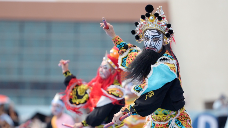VHHLJCS29L0FBREIBU7N - 🌍NewspaperAmigo – Your Global News Buddy 🗞️ Chengdu Festival Unites Global Cultures with Heritage Magic 🎪🌍✨ video poster
