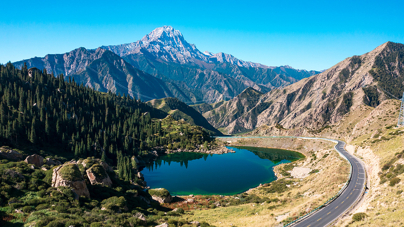 WR3XVLM9YMYWI88KDISA - 🌍NewspaperAmigo – Your Global News Buddy 🗞️ Duku Highway Reopens: Drive Through Four Seasons in a Day! 🚗❄️ video poster