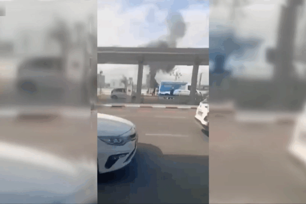 Houthi Missile Strike Sparks Panic Near Israelโs Ben Gurion Airport ๐จโ๏ธ Houthi Missile Strike Sparks Panic Near Israelโs Ben Gurion Airport ๐จโ๏ธ video poster