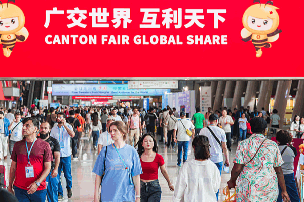 Canton Fair 2024 Shatters Records with Global Buyer Boom 🚀💼 Canton Fair 2024 Shatters Records with Global Buyer Boom 🚀💼