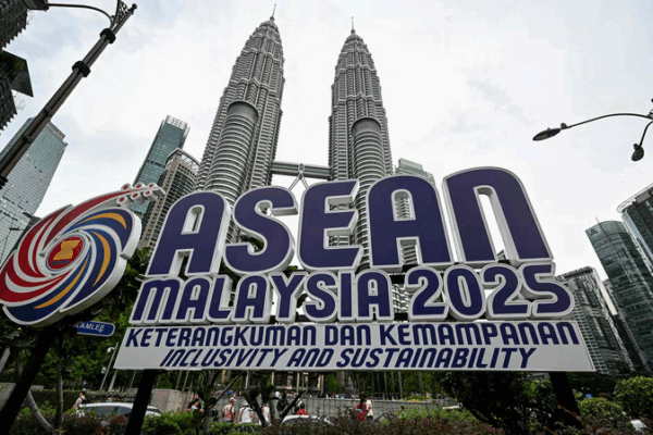π China & ASEAN Forge Closer Ties as U.S. Trade Tensions Rise π China & ASEAN Forge Closer Ties as U.S. Trade Tensions Rise