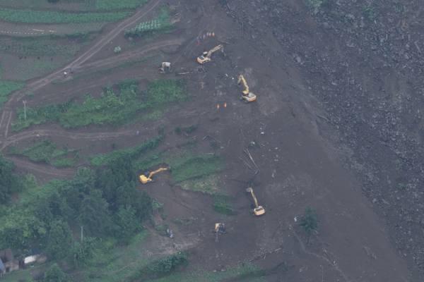 Guizhou Landslides: Rescue Teams Battle Odds to Save Lives 🌧️🚒 Guizhou Landslides: Rescue Teams Battle Odds to Save Lives 🌧️🚒 video poster