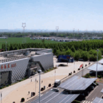 Z3QQTWIQHIW8H6L9WUDL - 🌍NewspaperAmigo – Your Global News Buddy 🗞️ China’s Zero-Carbon Pit Stops: Charge Up & Sip Coffee by the Yellow River 🌱⚡