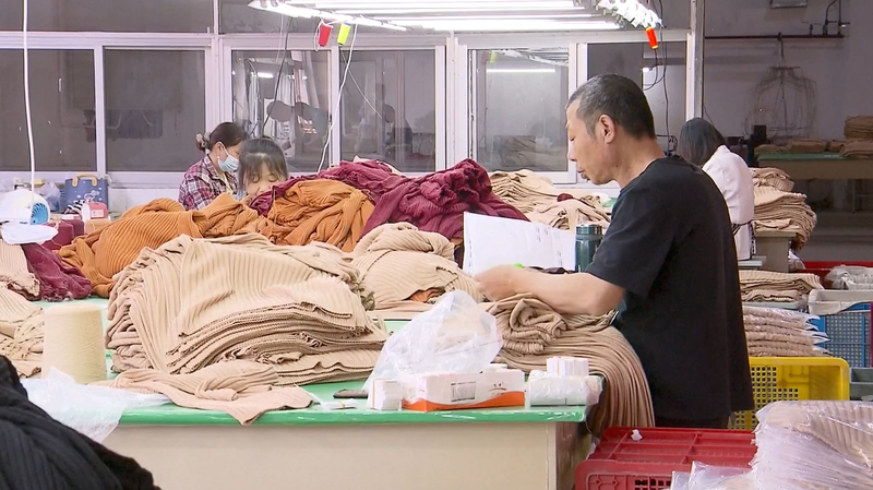 China’s Exporters Go Into Overdrive as U.S. Tariffs Ease 🚚💨 China’s Exporters Go Into Overdrive as U.S. Tariffs Ease 🚚💨 video poster