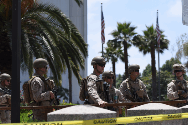 U.S. Marines Detain Protester in LA as Tensions Rise Over Military Parade 🚨🇺🇸 U.S. Marines Detain Protester in LA as Tensions Rise Over Military Parade 🚨🇺🇸