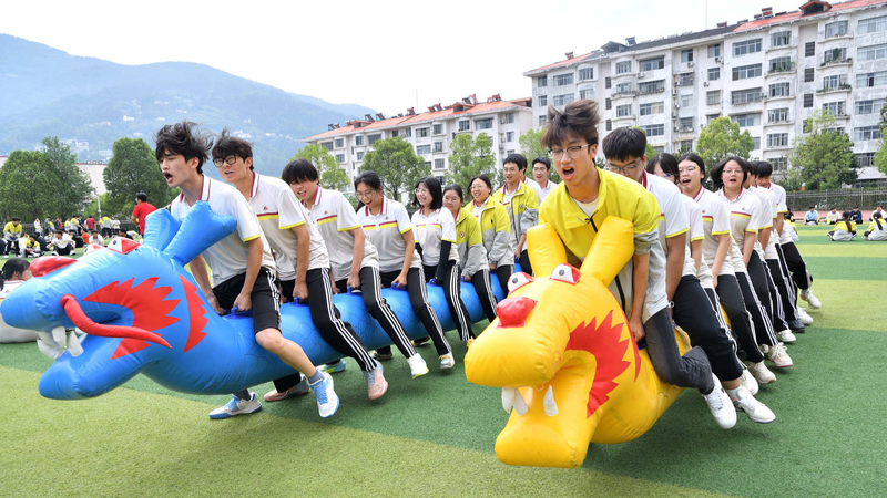 🎓 China’s Gaokao Prep Gets Creative: Schools Roll Out Stress-Busting Activities 🌸