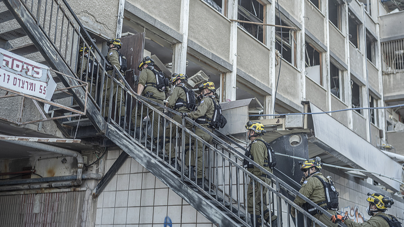 1N56V4KTVHNUAEWN2ZZI - 🌍NewspaperAmigo – Your Global News Buddy 🗞️ Trump Sets 2-Week Deadline for Iran: Strikes on the Table? ⏳✈️