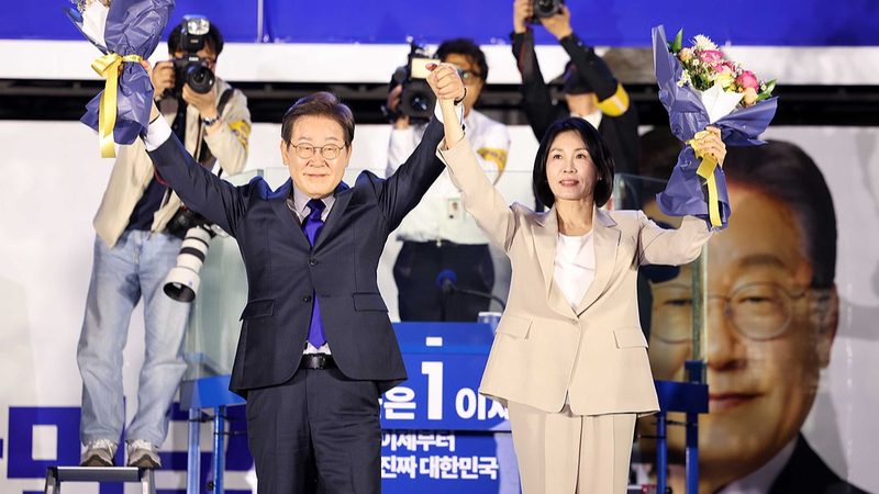 4SBPNZHSHZ6QKTQXHUUF - 🌍NewspaperAmigo – Your Global News Buddy 🗞️ Lee Jae-myung Takes Helm as South Korea’s New President 🌏✊