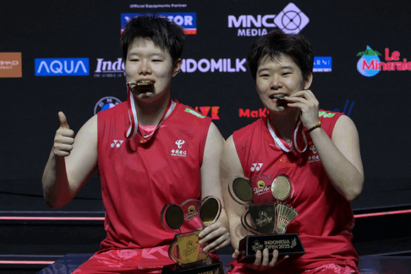 China’s Liu & Tan Smash Victory at Indonesia Open 🏸🇨🇳 China's Liu & Tan Smash Victory at Indonesia Open 🏸🇨🇳