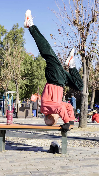 79CES44FFM46WEX4KU3C - 🌍NewspaperAmigo – Your Global News Buddy 🗞️ Kung Fu in the Park: How Martial Arts Shape Daily Life 🌿🥋 video poster