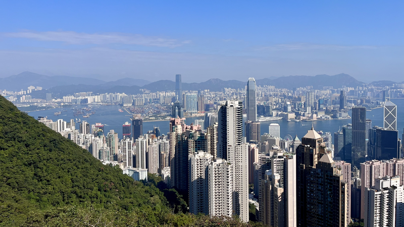 🚡 Hong Kong's Peak Tram: Where City Buzz Meets Mountain Zen 🌆