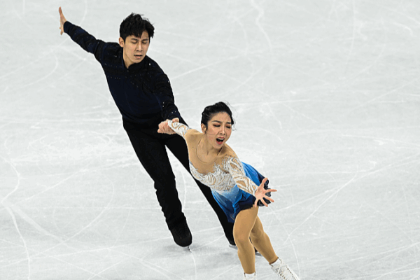 Olympic Champs Sui & Han Return to Ice for 2026 Milano Cortina Bid ❄️🏅 Olympic Champs Sui & Han Return to Ice for 2026 Milano Cortina Bid ❄️🏅