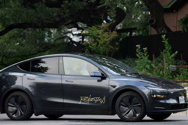 Tesla’s Robotaxi Hits Austin Streets 🚖💨 Tesla's Robotaxi Hits Austin Streets 🚖💨