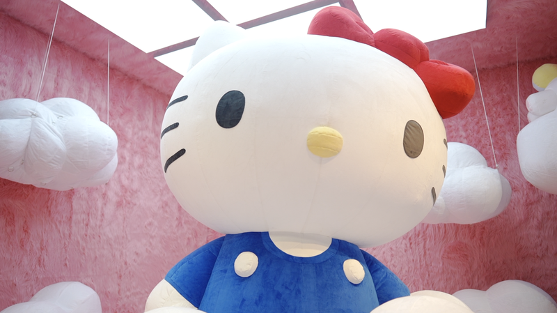 B4KLD3FE6VKNJXLFPXK0 - 🌍NewspaperAmigo – Your Global News Buddy 🗞️ Hello Kitty Lights Up Beijing with Magical Art Exhibition 🎨✨ video poster
