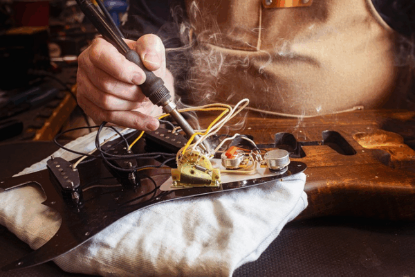 🎸 U.S. Guitar Pedal Maker Hits a Sour Note Over Tariff Troubles 🎸 U.S. Guitar Pedal Maker Hits a Sour Note Over Tariff Troubles video poster