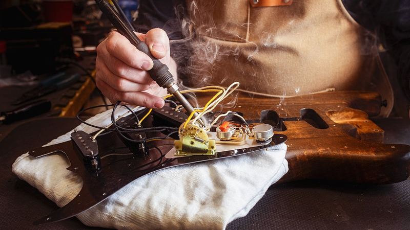 🎸 U.S. Guitar Pedal Maker Hits a Sour Note Over Tariff Troubles video poster