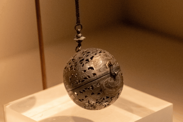 Ancient Chinese Hack for Summer: Tang Dynasty’s Cool Tech 🌬️✨ Ancient Chinese Hack for Summer: Tang Dynasty’s Cool Tech 🌬️✨