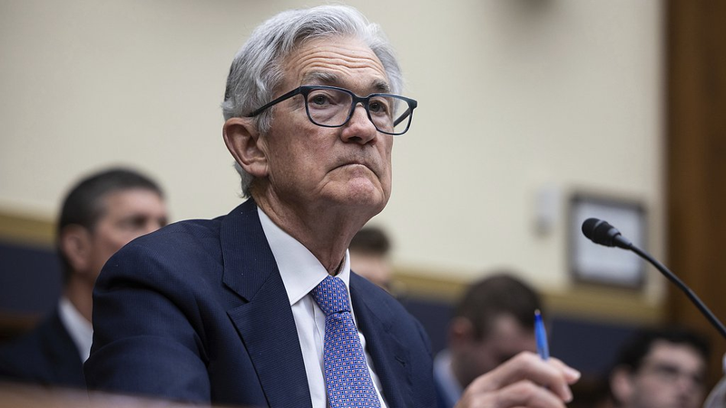 Fed Holds Rates Steady as Tariff Uncertainty Looms 🏦💸