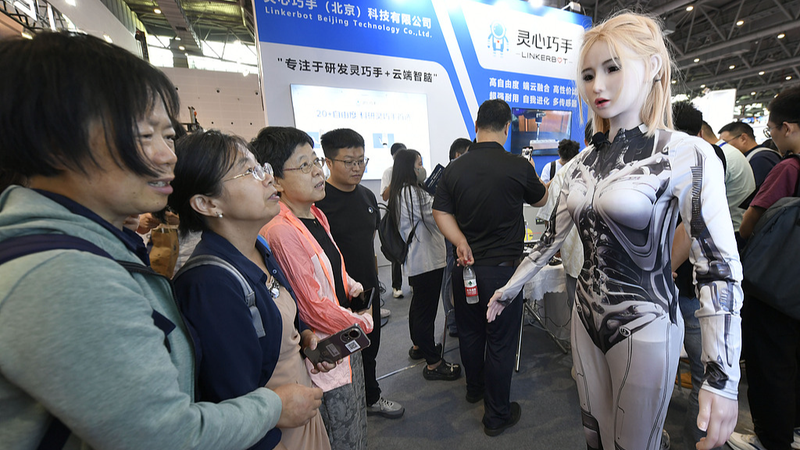 F9K1LVL9J95RFO26E1HV - 🌍NewspaperAmigo – Your Global News Buddy 🗞️ 🤖 Tesla Bot Steals the Show at Hangzhou’s Robot Expo 2025 🌟