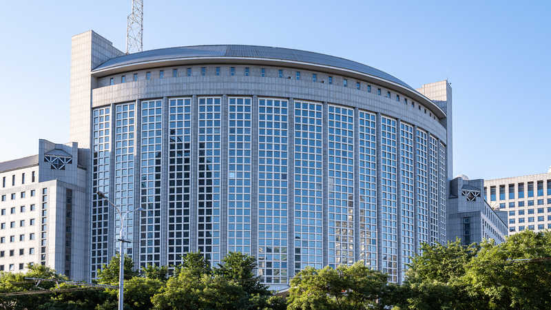 G6ZS8FU9V0JFPMTQANSY - 🌍NewspaperAmigo – Your Global News Buddy 🗞️ NZ PM Heads to China for Key Talks 🌏✈️