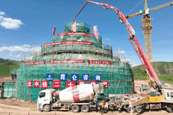 Chinaโs Mega Radio Telescope Takes Shape in Xinjiang ๐๐ญ Chinaโs Mega Radio Telescope Takes Shape in Xinjiang ๐๐ญ