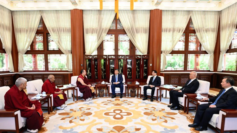 HJ4DDXHJTF5I6UKH7JN6 - 🌍NewspaperAmigo – Your Global News Buddy 🗞️ Xi Jinping Meets Panchen Rinpoche, Stresses Unity in Xizang 🌏🙏 video poster