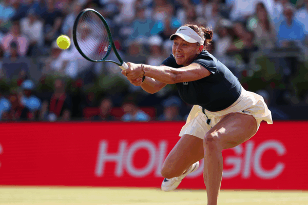 Anisimova Stuns Top Seed Zheng, Faces Maria in Queen’s Club Final 🎾🔥 Anisimova Stuns Top Seed Zheng, Faces Maria in Queen's Club Final 🎾🔥
