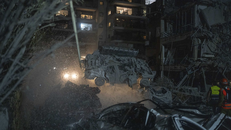 Israel & Iran Exchange Missile Strikes: Tensions Soar 🌍💥