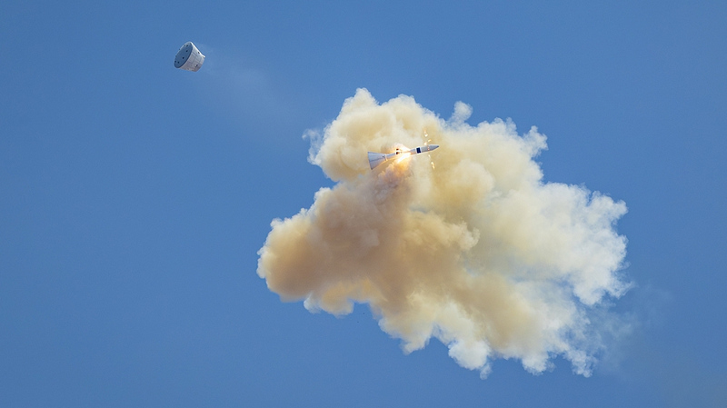 🚀 China’s Lunar Leap: Zero-Altitude Escape Test Paves Way for Moon Missions