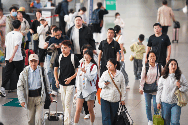 China Sees 657M Trips During Dragon Boat Festival 🐉🚄 China Sees 657M Trips During Dragon Boat Festival 🐉🚄