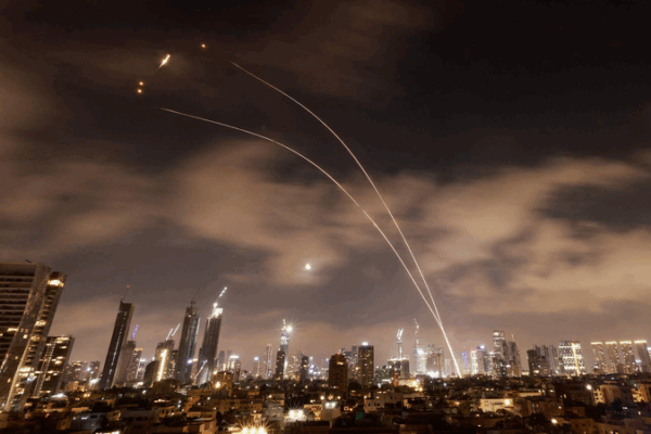 Iran Warns U.S. Over Israel Strikes: ‘No Restraint’ in Response ๐๐ฅ Iran Warns U.S. Over Israel Strikes: 'No Restraint' in Response ๐๐ฅ