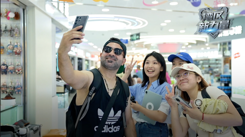 🛍️ Why Foreigners Are Flocking to Shenzhen with Empty Luggage! 🛍️ Why Foreigners Are Flocking to Shenzhen with Empty Luggage! video poster