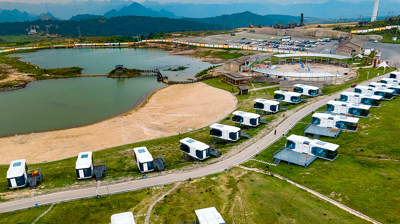 🌌 Guizhou’s Futuristic Campsite Blends Nature & Space Vibes!