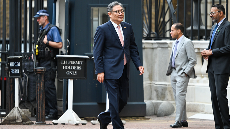 China & U.S. Forge Trade Truce: Stability in a Chaotic World? 🌐🤝