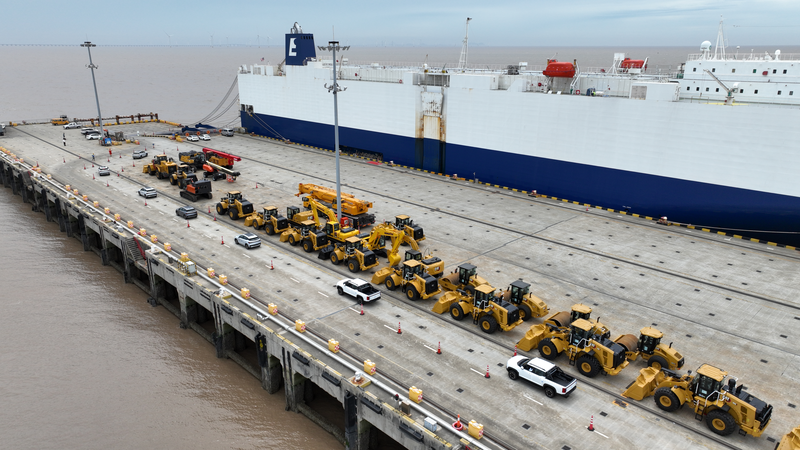 L7JWAL0421C0E2A637NW - 🌍NewspaperAmigo – Your Global News Buddy 🗞️ 🚗 Chinese Auto Giants Shift Gears: Localization Goes Global! video poster