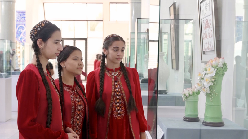MJZW1OOM3ZA6TI6K1QZT - 🌍NewspaperAmigo – Your Global News Buddy 🗞️ Galloping Steeds & Porcelain Art: China-Turkmenistan Cultural Ties Shine 🌏🎨 video poster