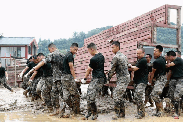 China Boosts Emergency Response as Extreme Weather Rages 🌧️🔥 China Boosts Emergency Response as Extreme Weather Rages 🌧️🔥