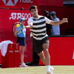 NTMMOVZPE3NUHRYO8CXW - 🌍NewspaperAmigo – Your Global News Buddy 🗞️ Alcaraz Battles Past Walton in Queen's Club Thriller 🎾🔥