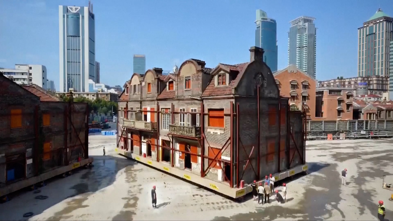 OS5S4FORQT3ZZUR1MNXA - 🌍NewspaperAmigo – Your Global News Buddy 🗞️ Shanghai’s Historic Complex ‘Walks’ Home with 400 Robots 🏗️🤖 video poster