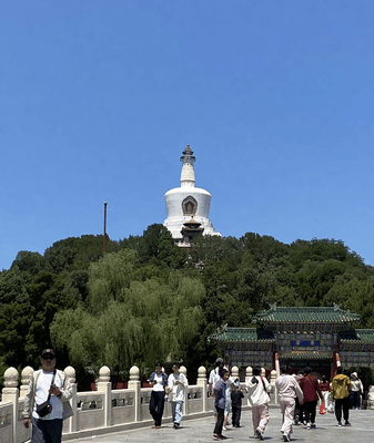 Discover Beihai Park: Beijing’s Hidden Imperial Gem 🌸🏯 Discover Beihai Park: Beijing’s Hidden Imperial Gem 🌸🏯 video poster