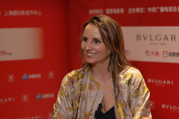 Brazilian Filmmaker Wowed by China's 'Sci-Fi' Urban Evolution 🎥🇨🇳 video poster